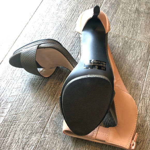 Qupid Ankle Strap Stiletto w/Platform - Picture 8 of 8